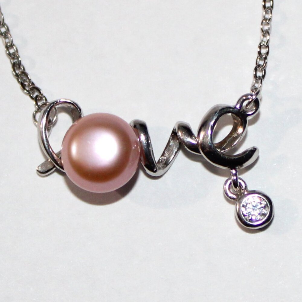 Elegant Pink Pearl Love Necklace